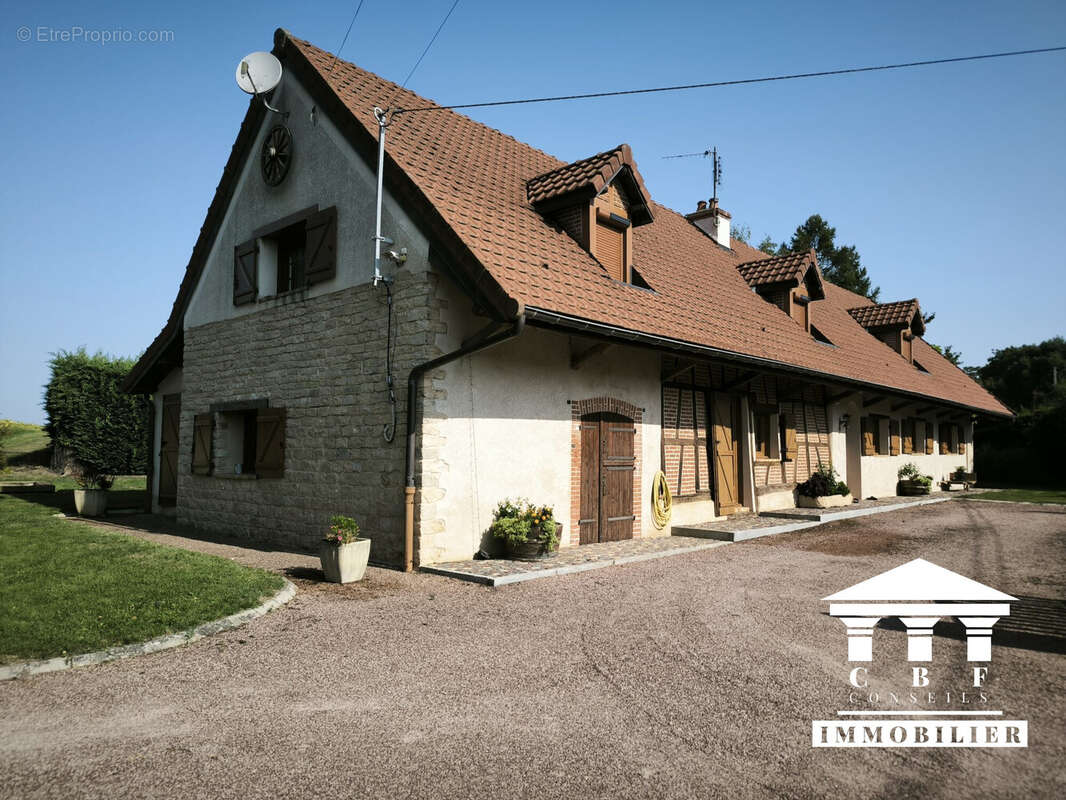 Maison à L&#039;ABERGEMENT-SAINTE-COLOMBE