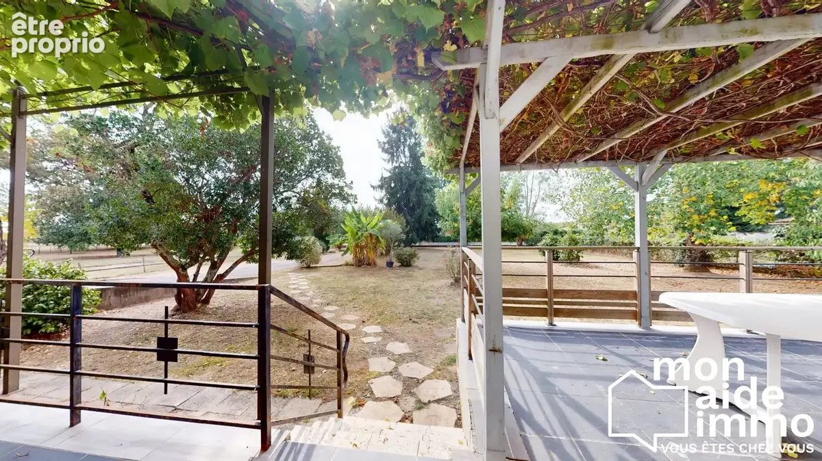 Maison 11 pièces 237 m² à vendre à Castillon-La-Bataille (33350) - photo 1