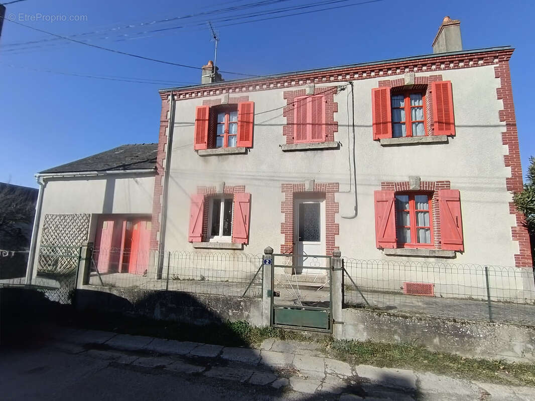 Maison à SAINT-LEGER-MAGNAZEIX