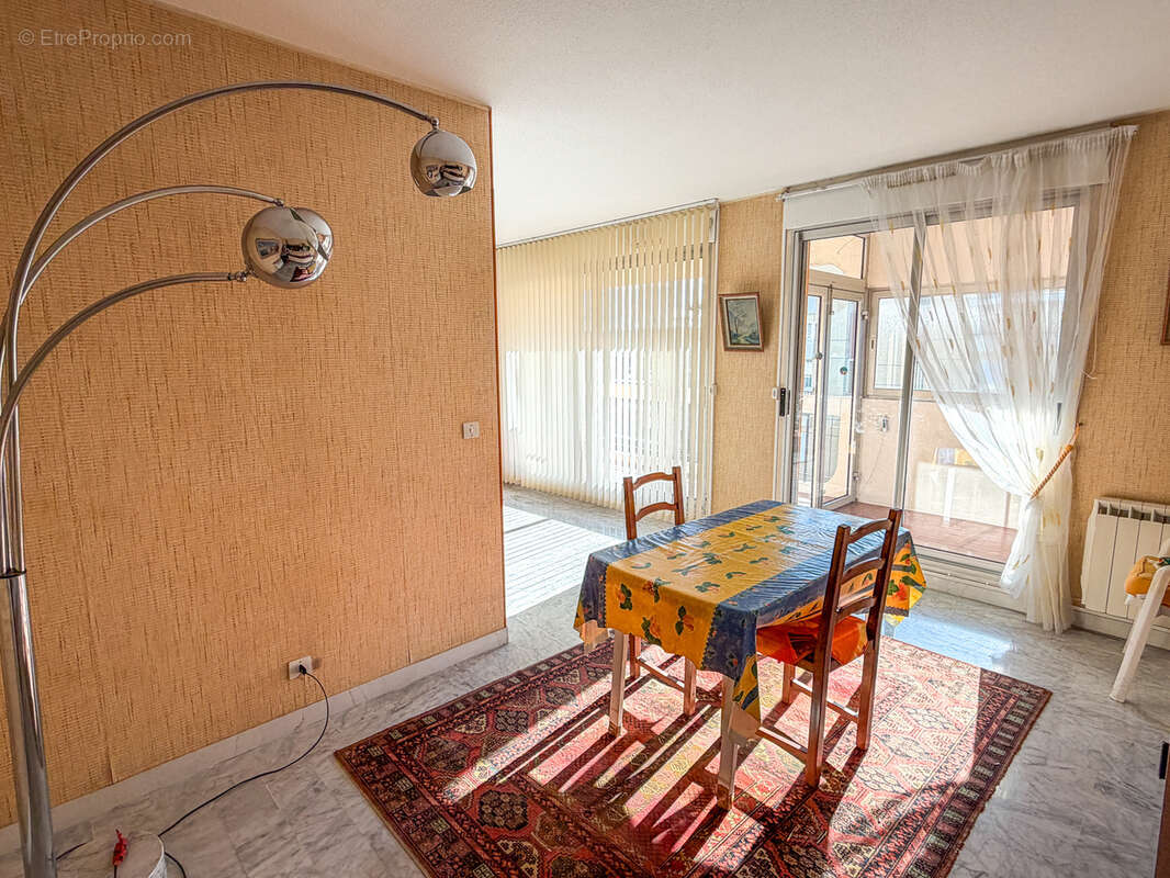 Appartement à SAINT-LAURENT-DU-VAR