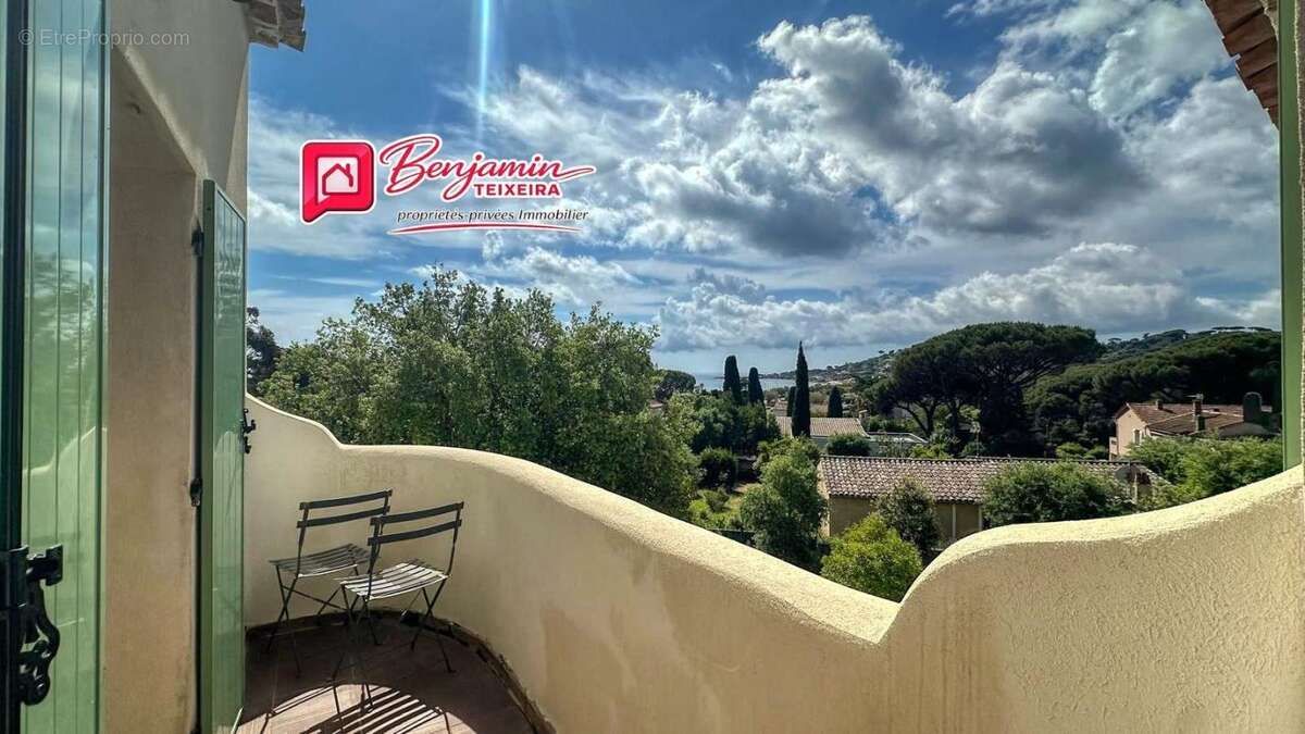Villa Sainte Maxime 6 pièce(s) 117 m2 - Garage 27m² - Vue mer - piscine - photo 13