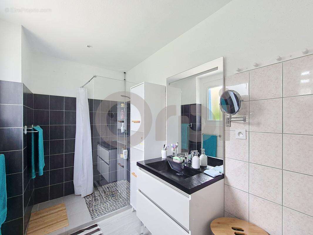 Maison à LE LARDIN-SAINT-LAZARE