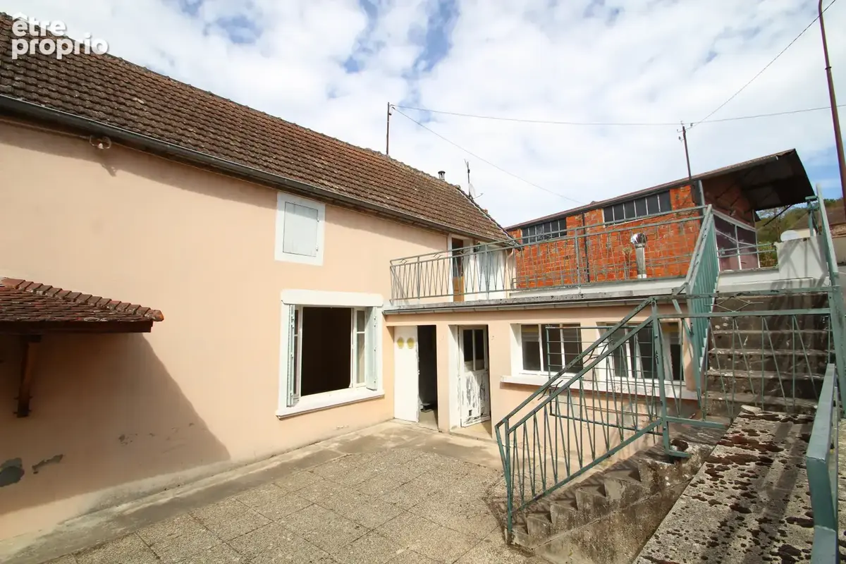 Maison de village avec Appartement, Garage et terrain. - photo 11