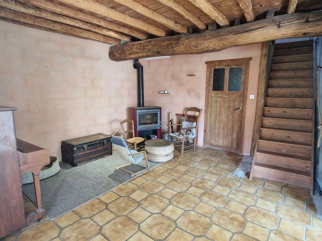 Maison de caractère avec gîte et dépendance - photo 17