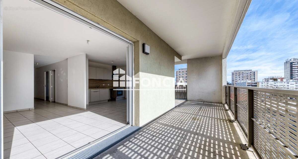 Appartement à RILLIEUX-LA-PAPE