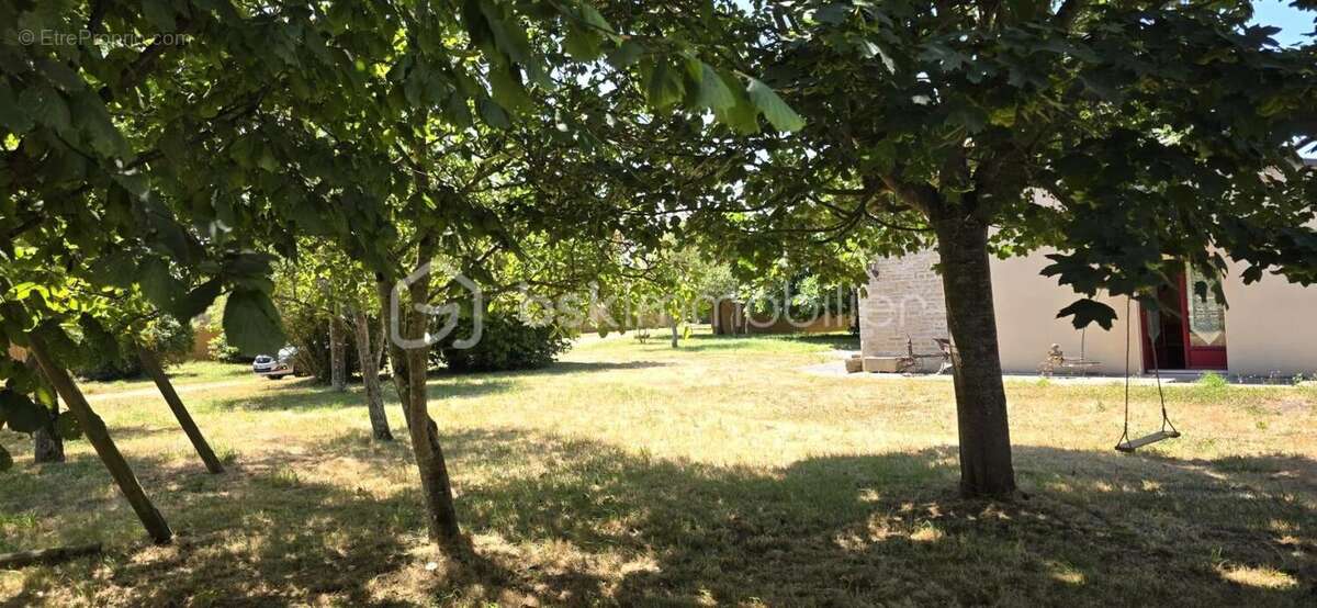 À 350m de la mer – Chaumière en pierre avec terrain en partie constructible ! - photo 20