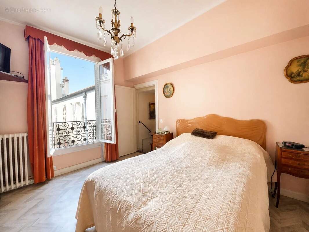 Duplex 3/4 pièces de 61 m² esprit "petite maison" à fort potentiel – Paris 17e - photo 8