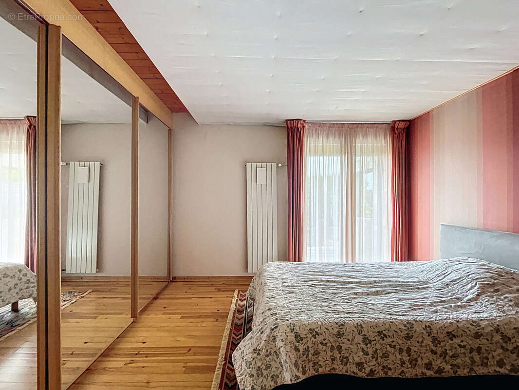 Maison à CORCELLES-LES-MONTS