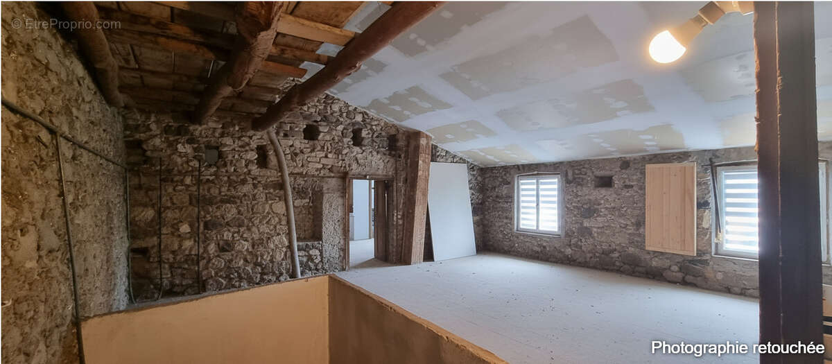 Maison à ROCHEMAURE
