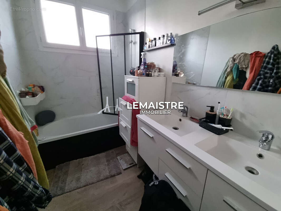 Ensemble immobilier commercial - ST-ROMAIN DE COLBOSC - 750 m² + appartement F4 - photo 14