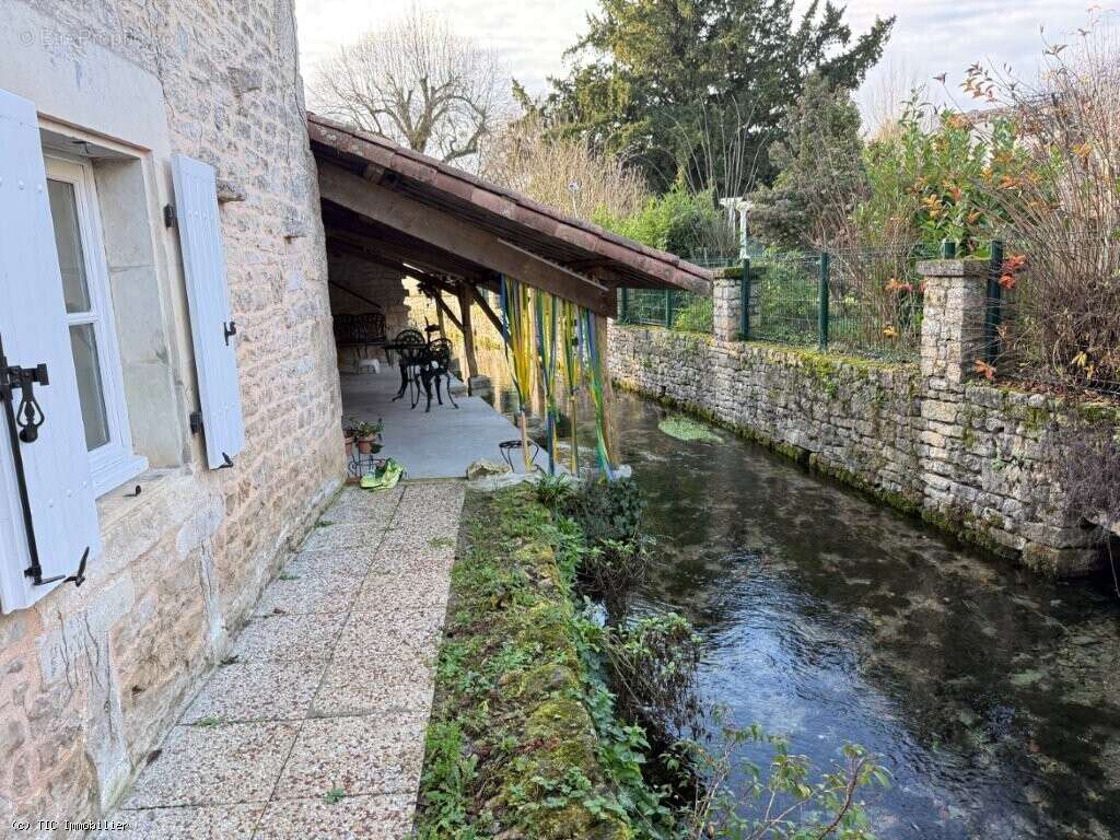 Maison à RUFFEC