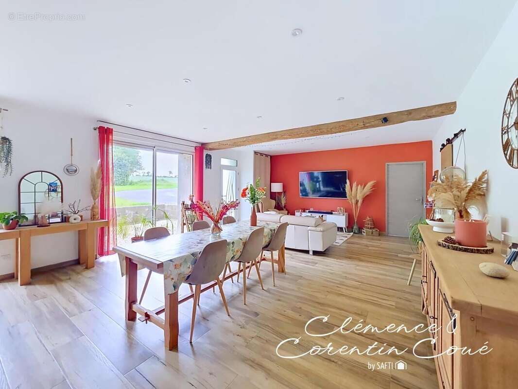 Maison 136 m² à Challain-La-Potherie  - photo 2