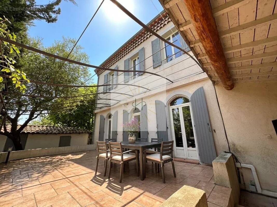 Maison à MONTELIMAR