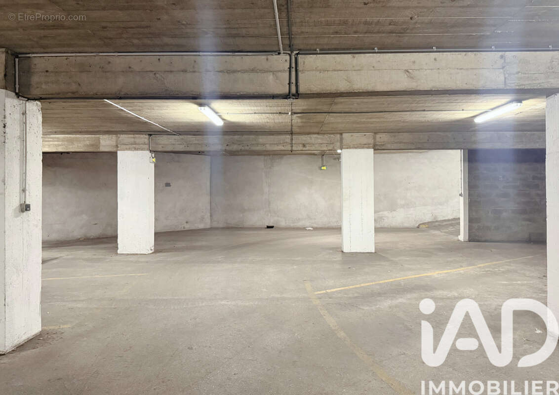 Photo 4 - Parking à PARIS-15E