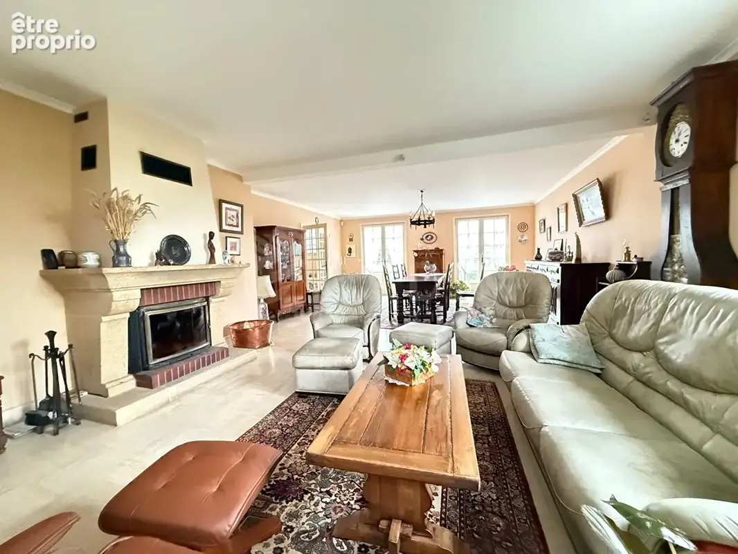 Pavillon sur sous-sol  total  202 m² habitables terrain 2542 m². - photo 7