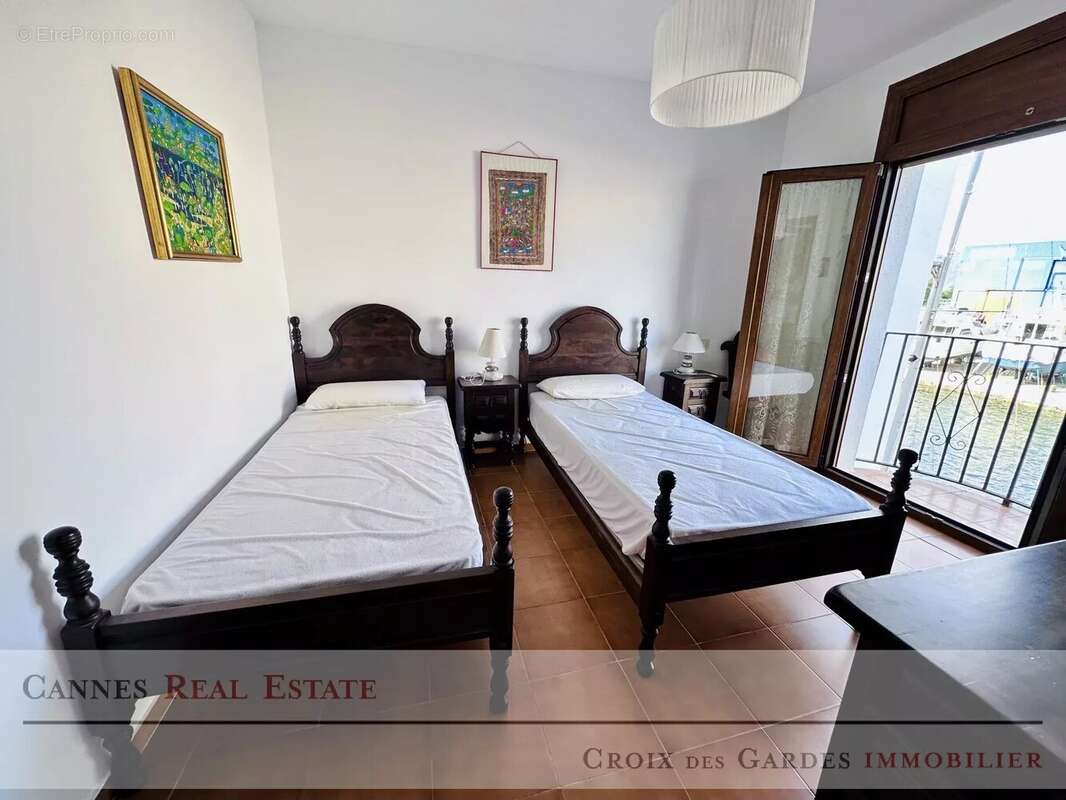 Empuriabrava – Marina : Maison 3 pièces de 162 m² avec garage traversant et place de port privée pour bateau 10 à 11 m - photo 12