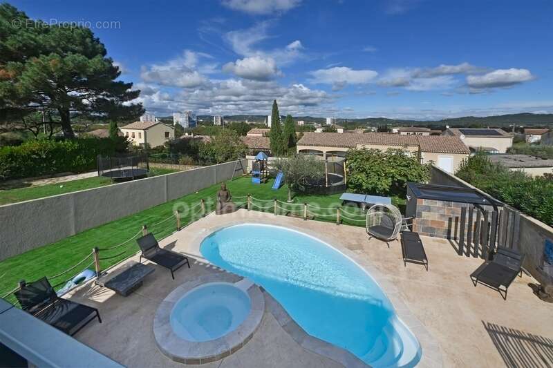 Maison à BAGNOLS-SUR-CEZE