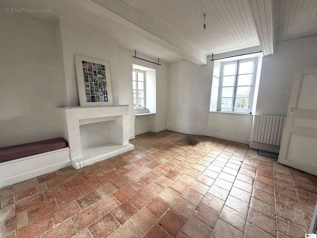 Maison à LUSSAN-ADEILHAC