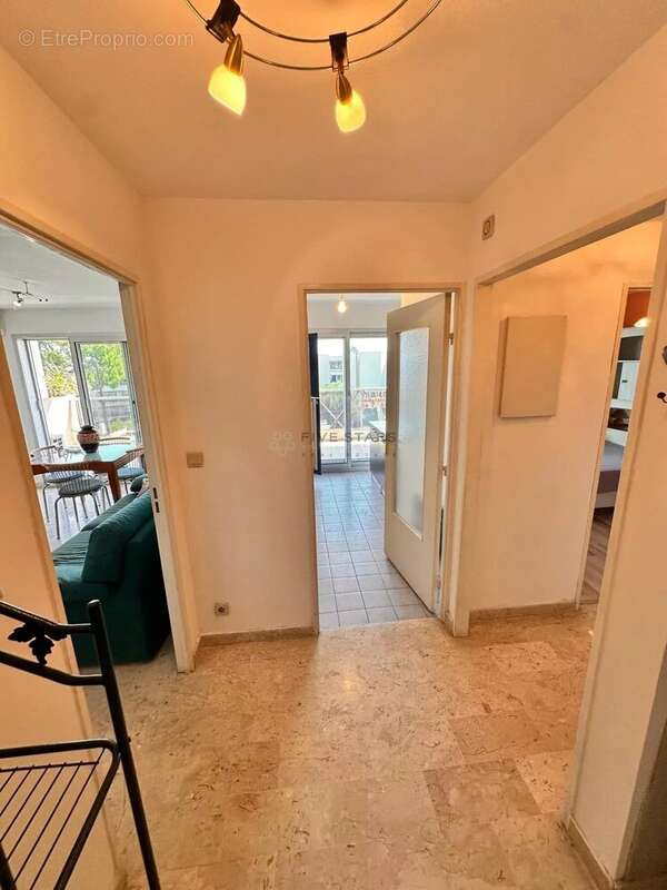 Appartement Vue Mer avec Terrasse et Garage à Antibes - photo 12