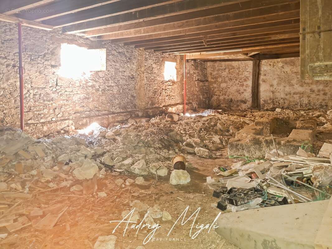 Grange en pierre à rénover entièrement, au coeur d'Astaffort, plus de 200m² - photo 5