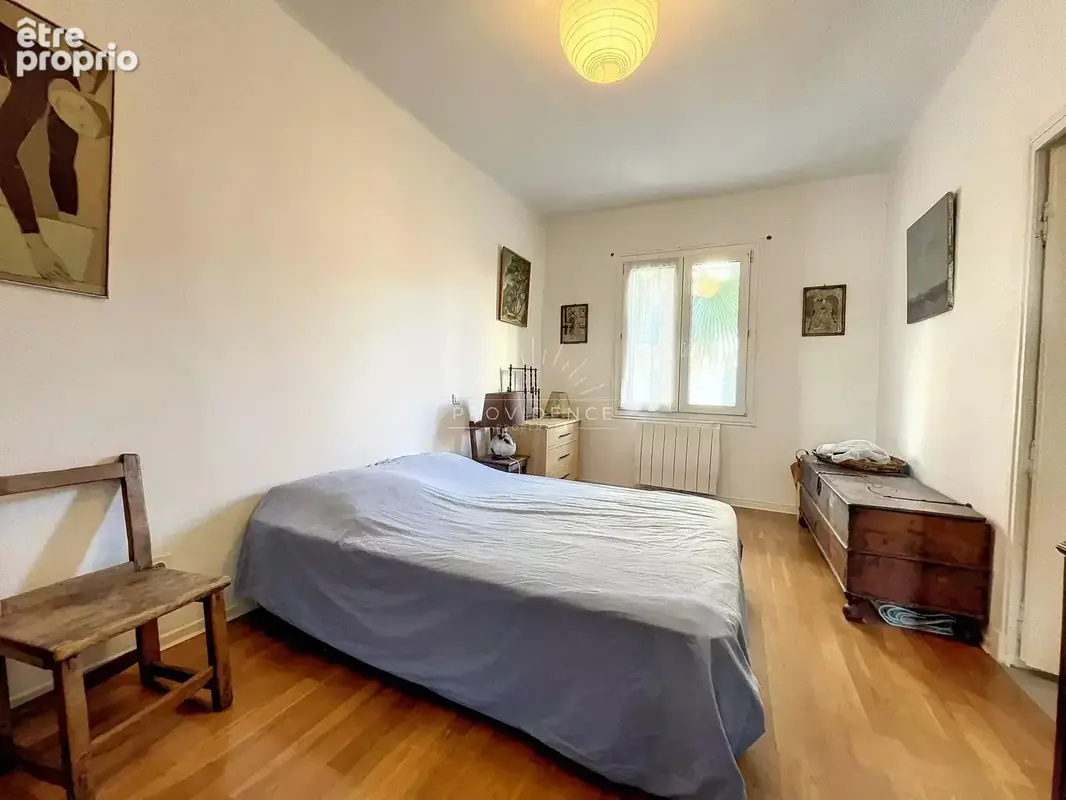 Appartement 4 pièces de 140 m² - Bourgeois avec potentiel, Cannes Centre - photo 11