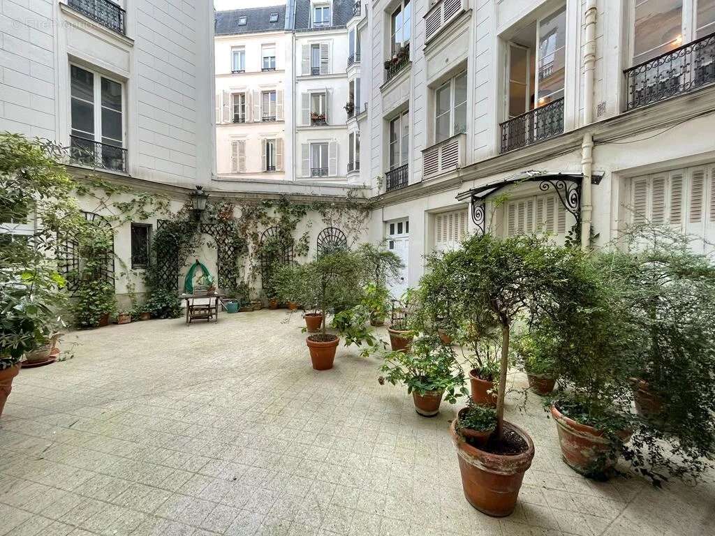 Appartement à PARIS-8E