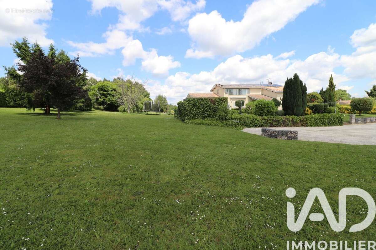 Maison 164 m² à Orignolles  - photo 2