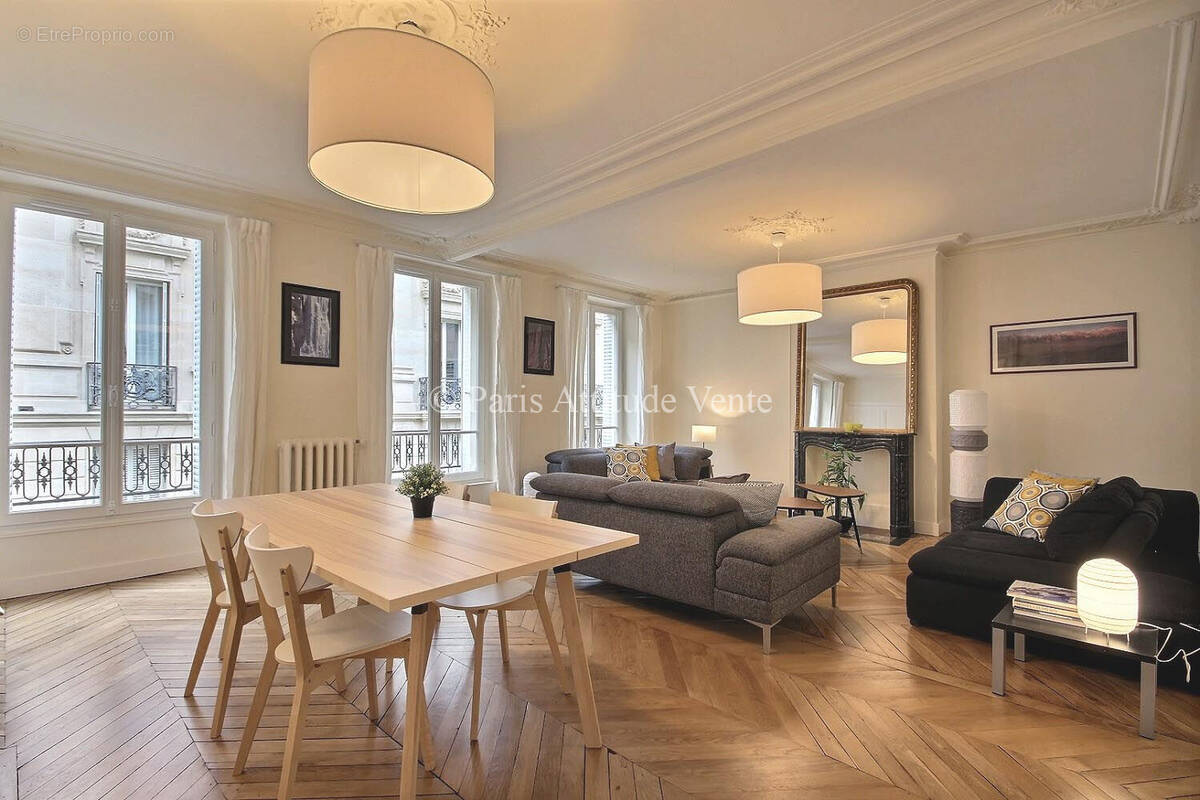 Appartement à PARIS-16E