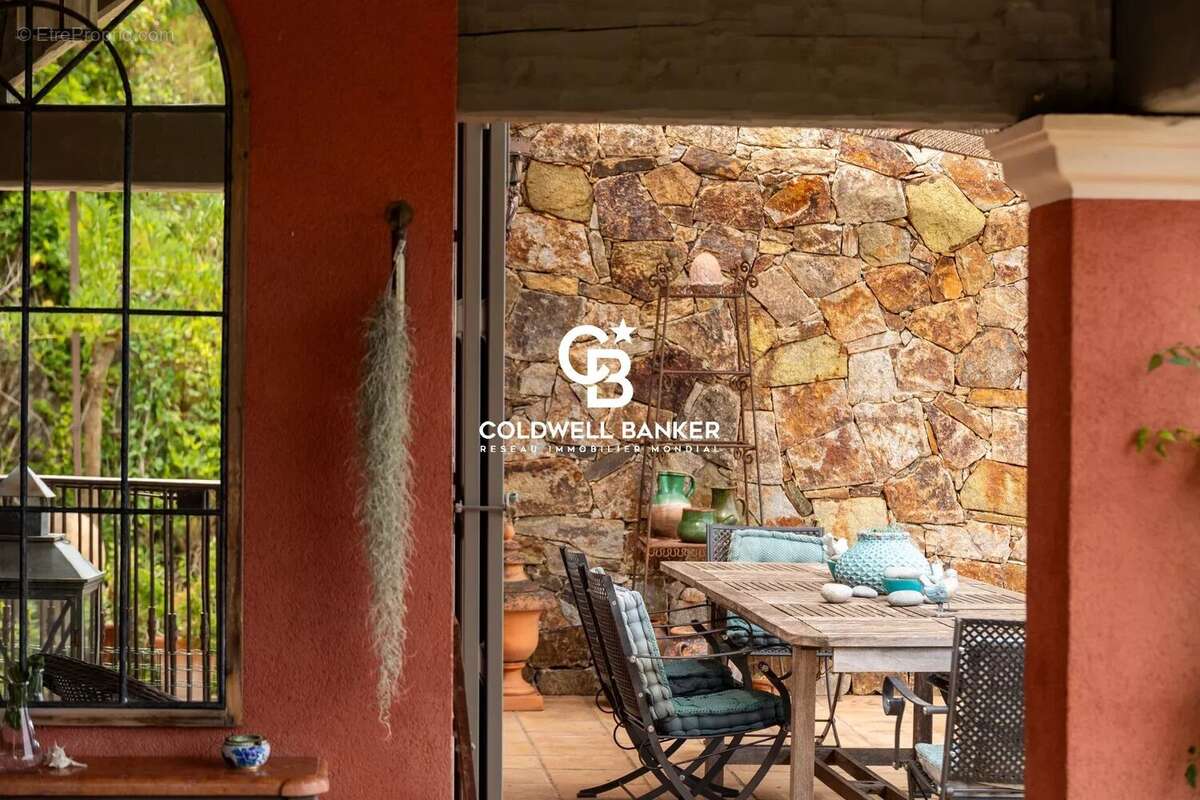 Confort, vue & authenticité et seulement 25 minutes de ST TROPEZ - photo 46