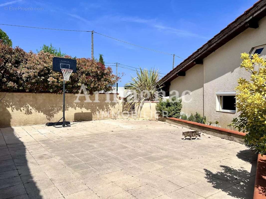 Maison à VIC-FEZENSAC