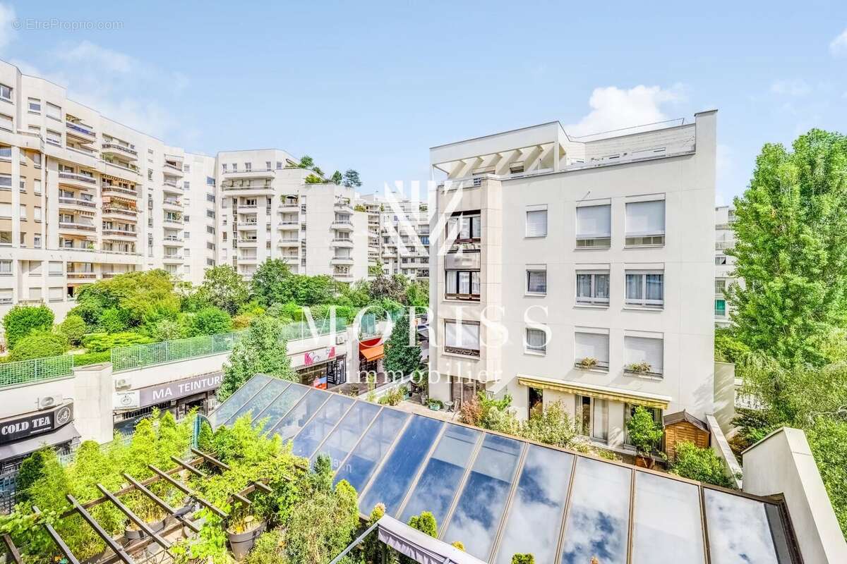 Appartement à COURBEVOIE