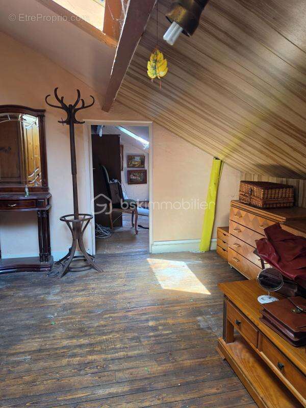 Meaux – maison en pierre meulière – 3 chambres – véranda – sous-sol total – garage - photo 10