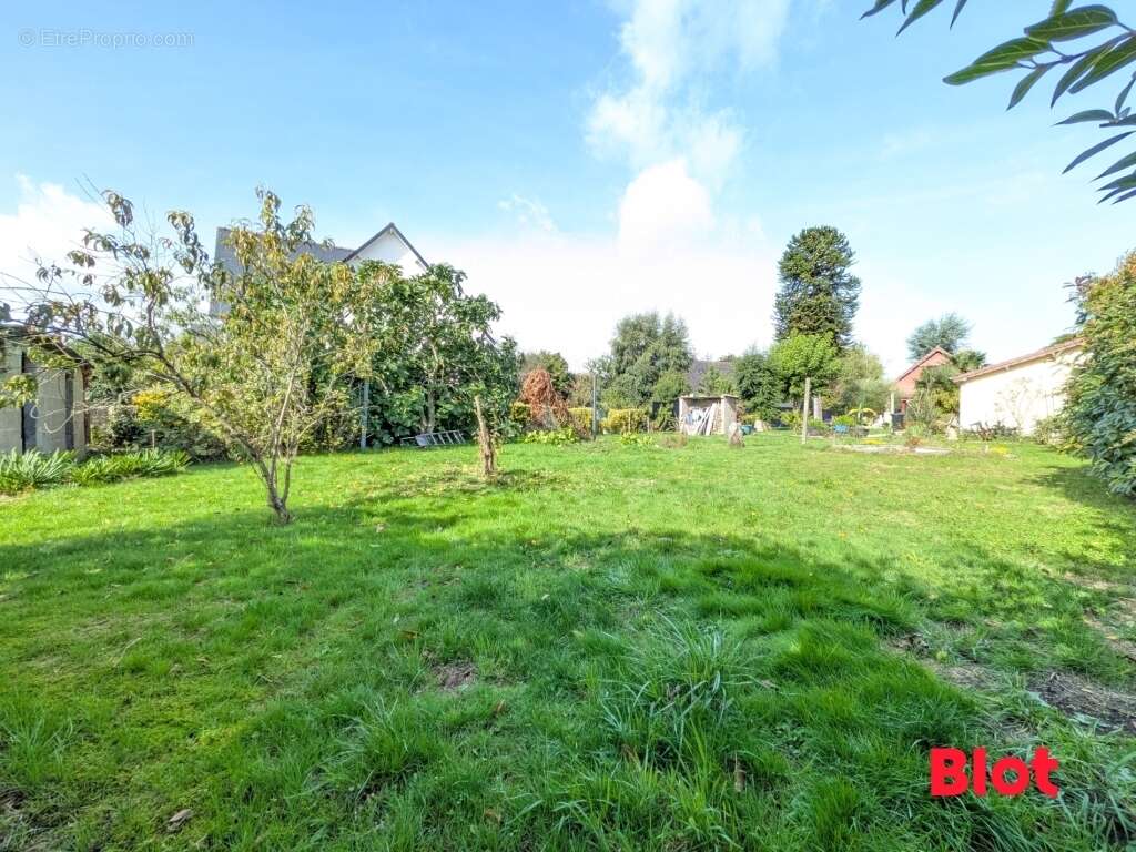 Terrain à THORIGNE-FOUILLARD