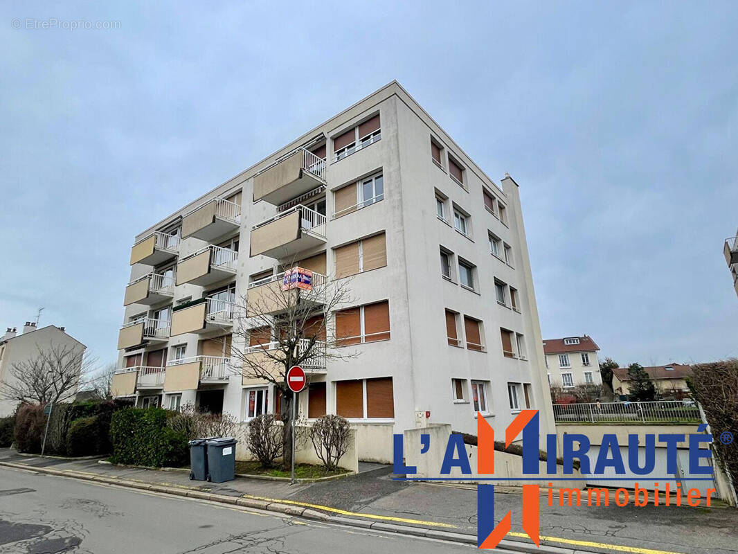 Appartement à SARTROUVILLE