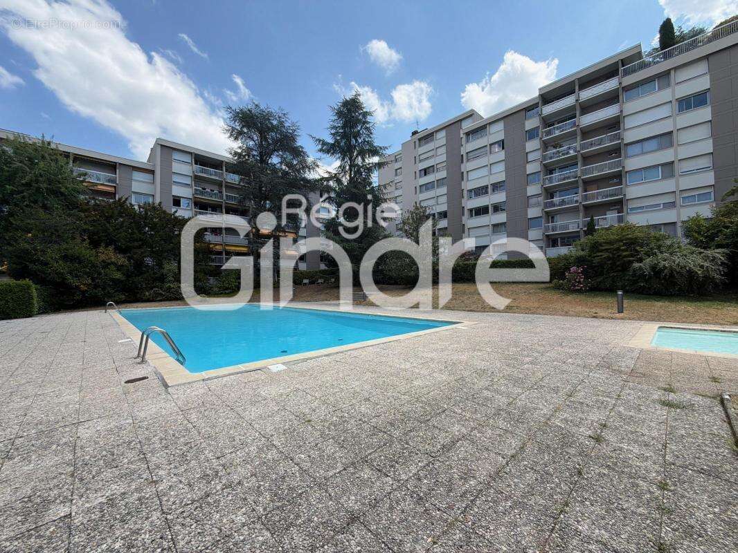 Vente - Appartement - 2 pièces + cuisine - 53 m² - 149 000 € - - photo 5