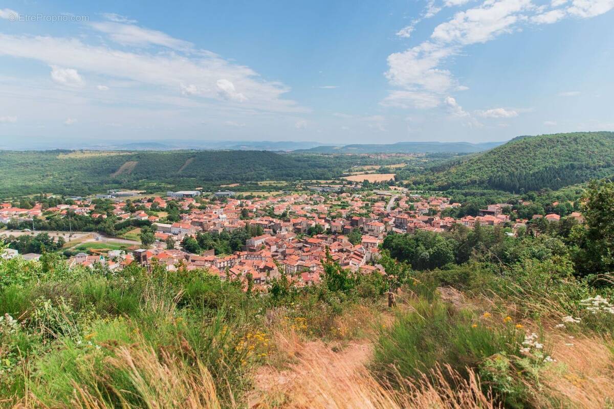 Terrain à VOLVIC