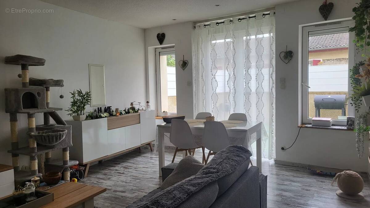 Appartement à LA CHAPELLE-DE-GUINCHAY