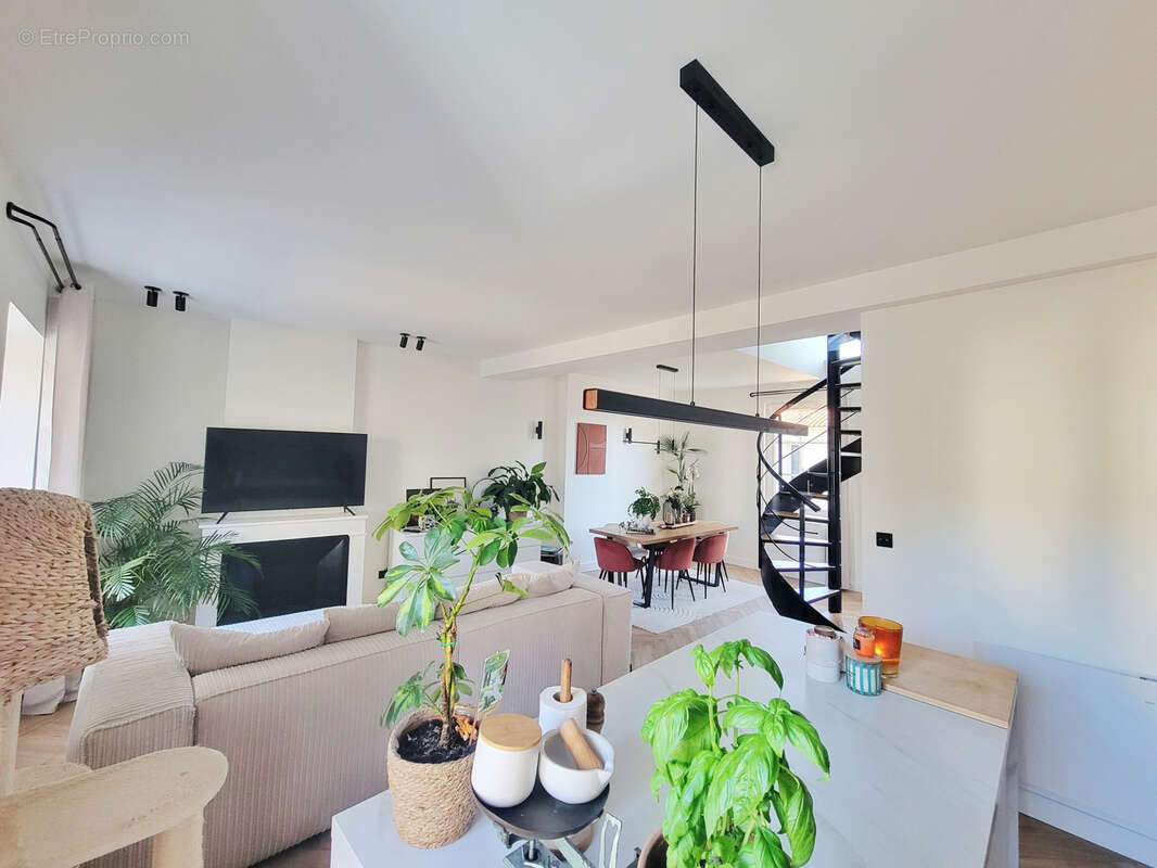 Appartement à SAINT-GENIS-LAVAL