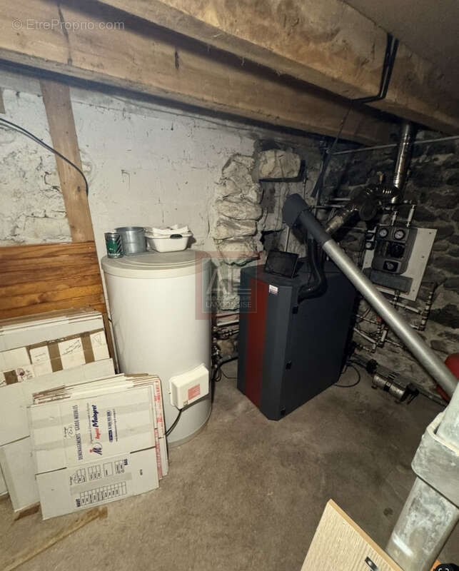 Maison rénovée avec garage et grange - photo 10
