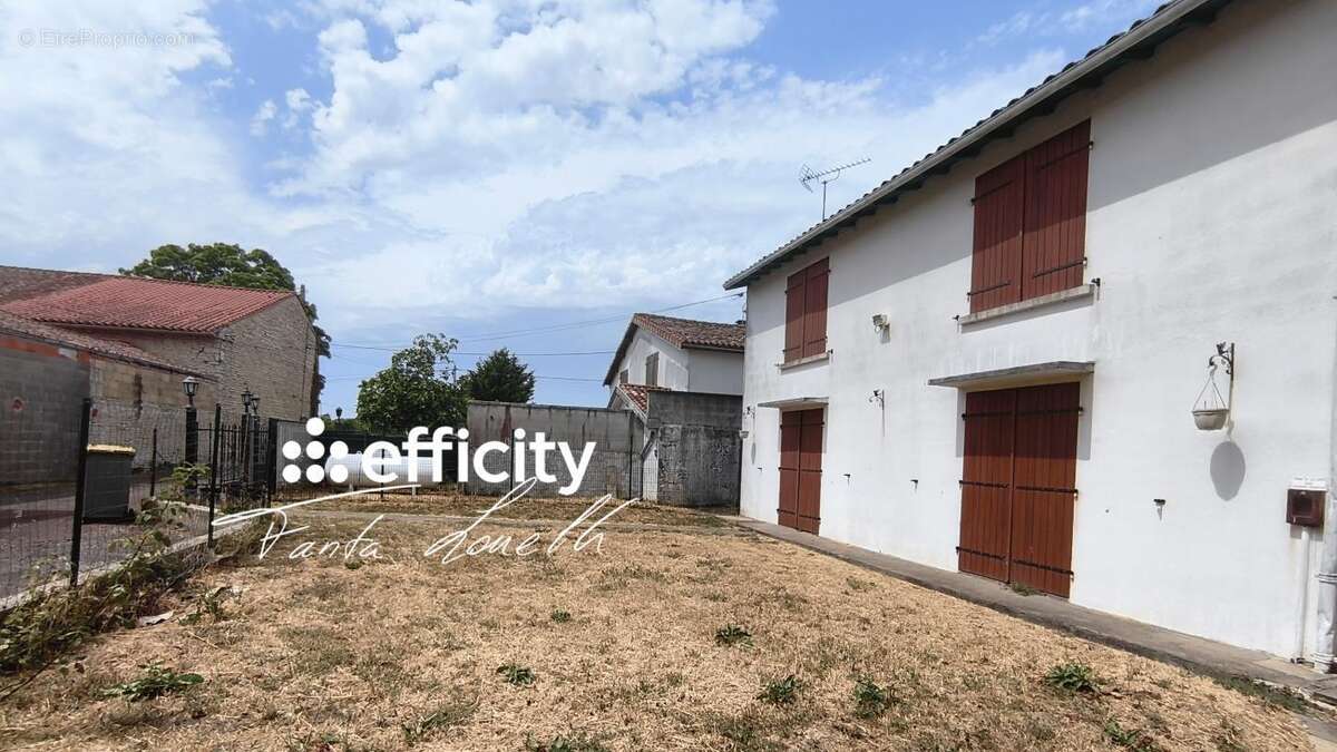 Maison 117 m² à Saint-Hilaire-La-Palud  - photo 6