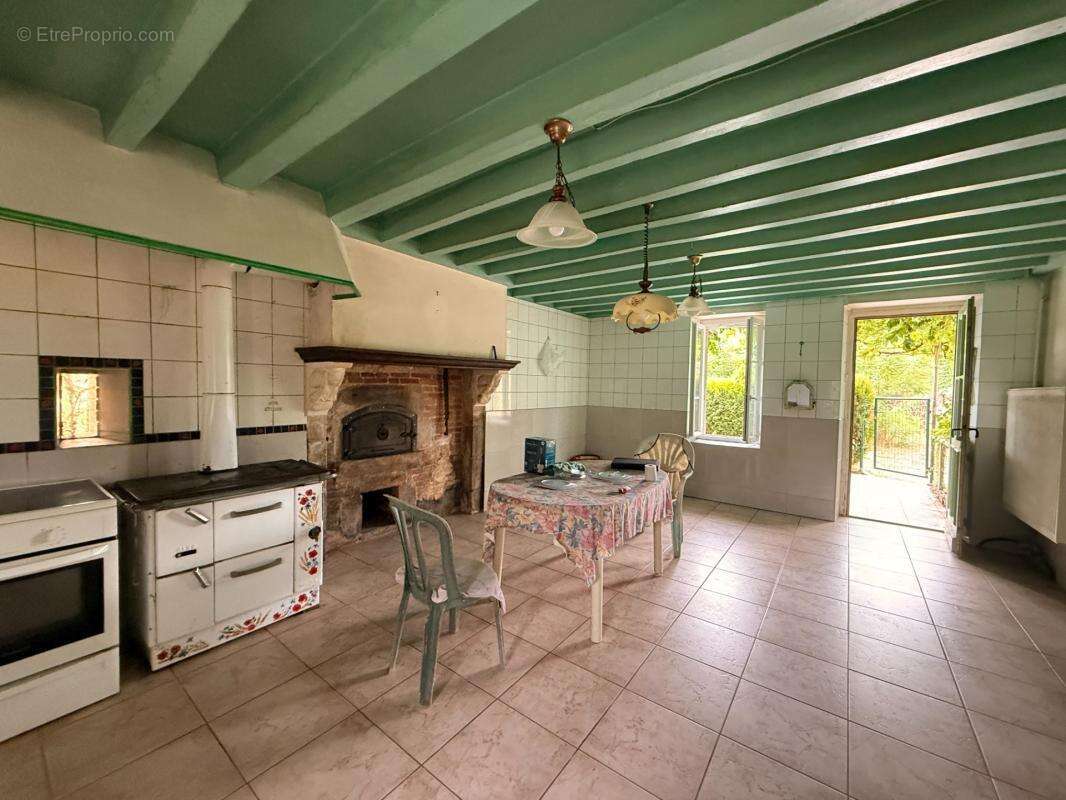 Propriété de caractère 284m² habitable, 5 chambres, annexe + grange sur terrain de 6885m² 197 000 € - photo 2