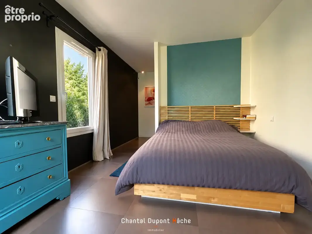 CHARTRES GARE A PIED - Maison contemporaine de 2005, 258m2 habitables, jardin et double garage ! - photo 10