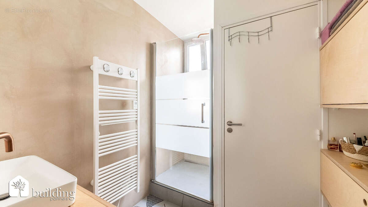 Appartement à COURBEVOIE