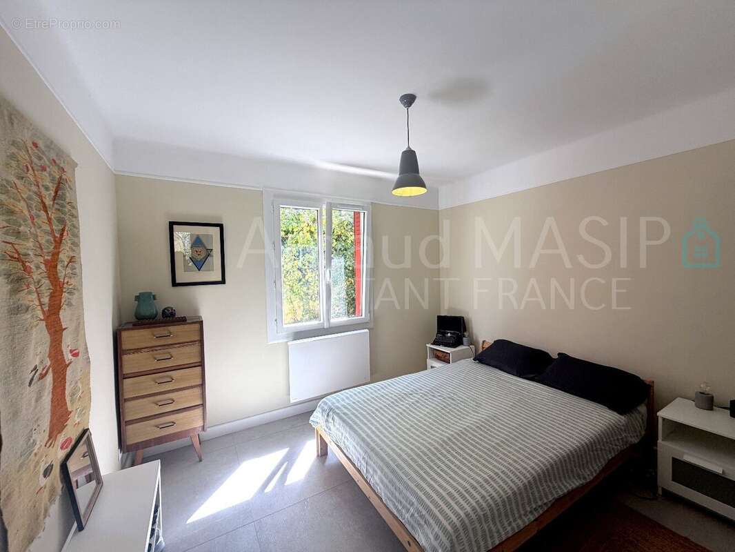 Pavillon de plain pied renove 64m² hab, jardin, terrasse, garage, cave, atelier, proche commodites - photo 12