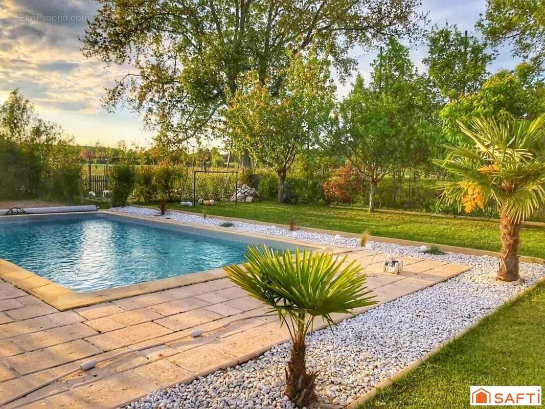 Maison 165 m² à Saint-Sylvestre-Sur-Lot  - photo 2