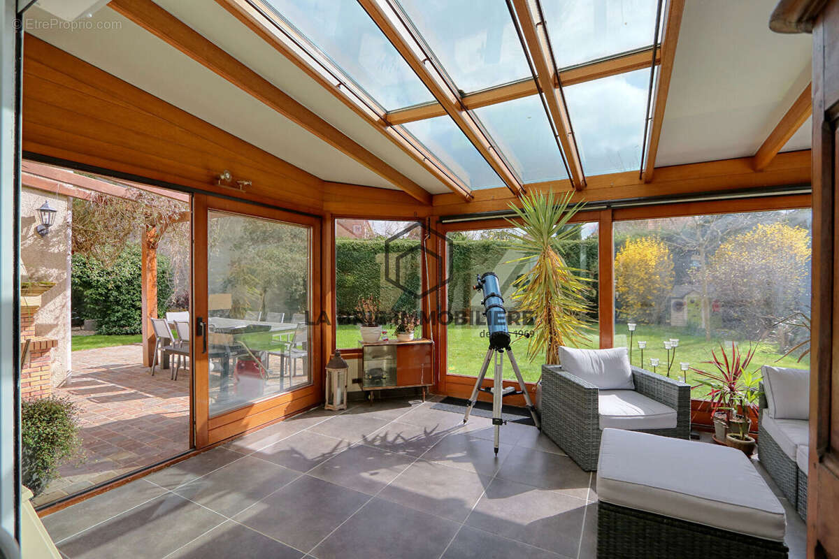 Maison à MANDRES-LES-ROSES