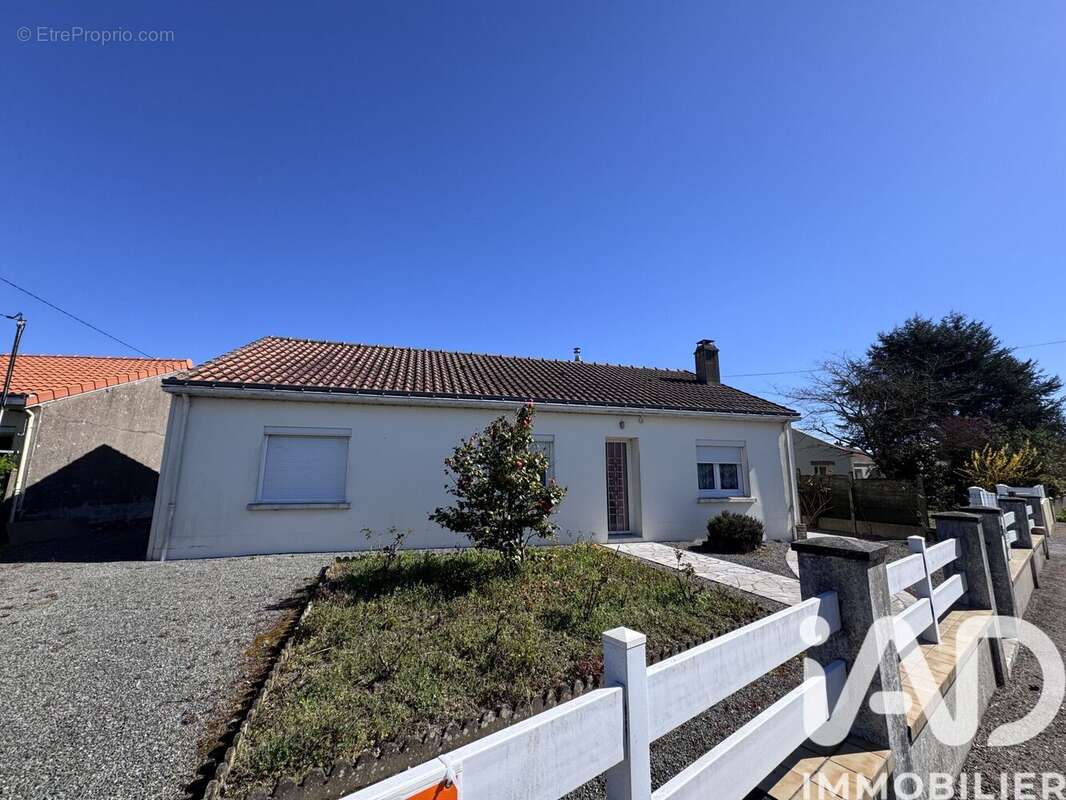 Photo 2 - Maison à BOUGUENAIS