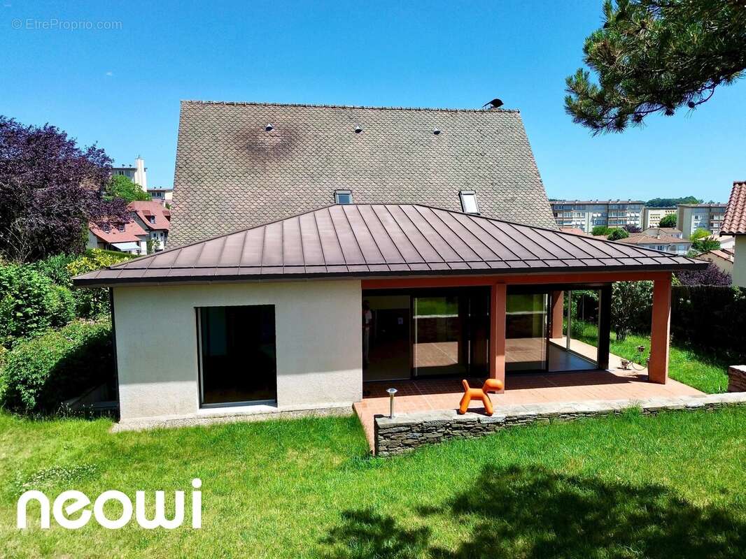Maison 234 m² à Aurillac  - photo 2