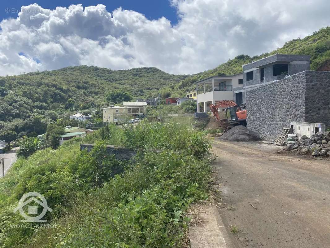 Terrain à LA POSSESSION