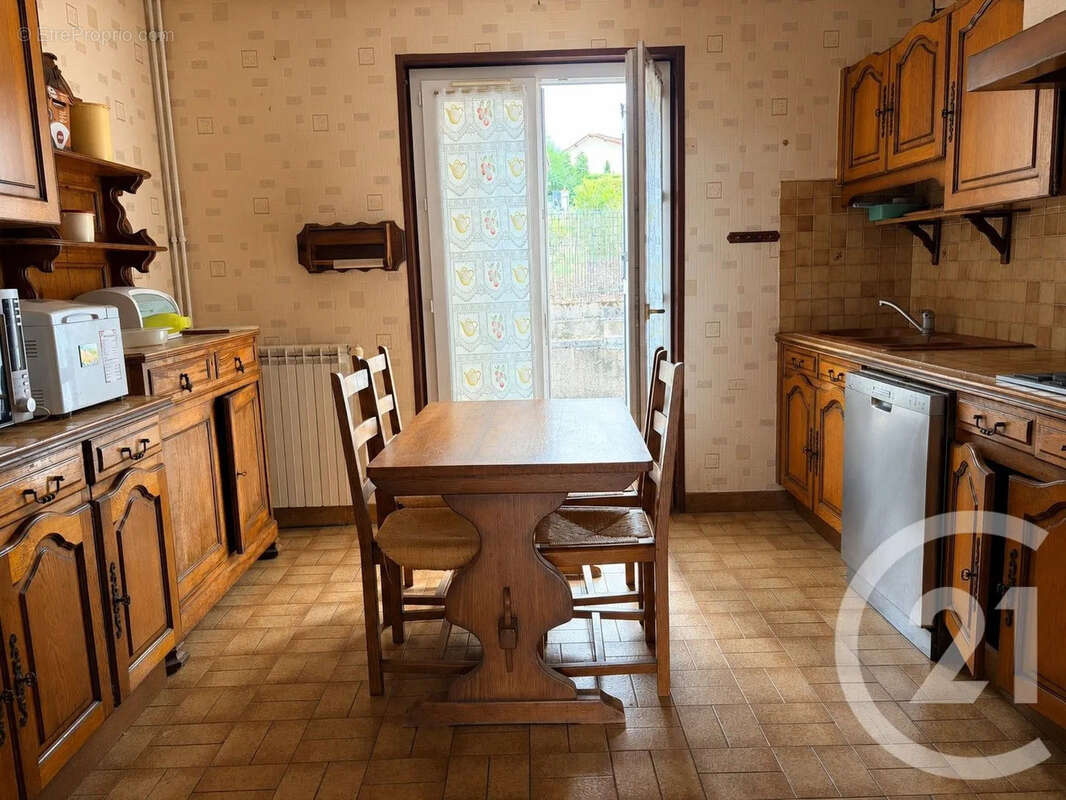 Maison 125 m² à Jassans-Riottier  - photo 4